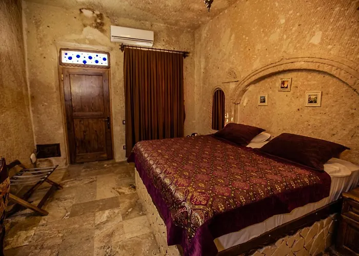 Oread Cave 3* أوروغوبْ