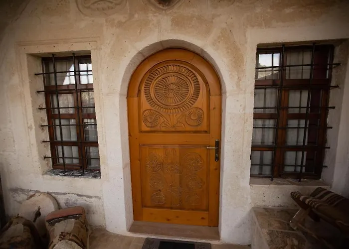 Oread Cave 3* أوروغوبْ